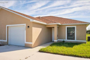 New 3 Bed 2 bath & full kitchen